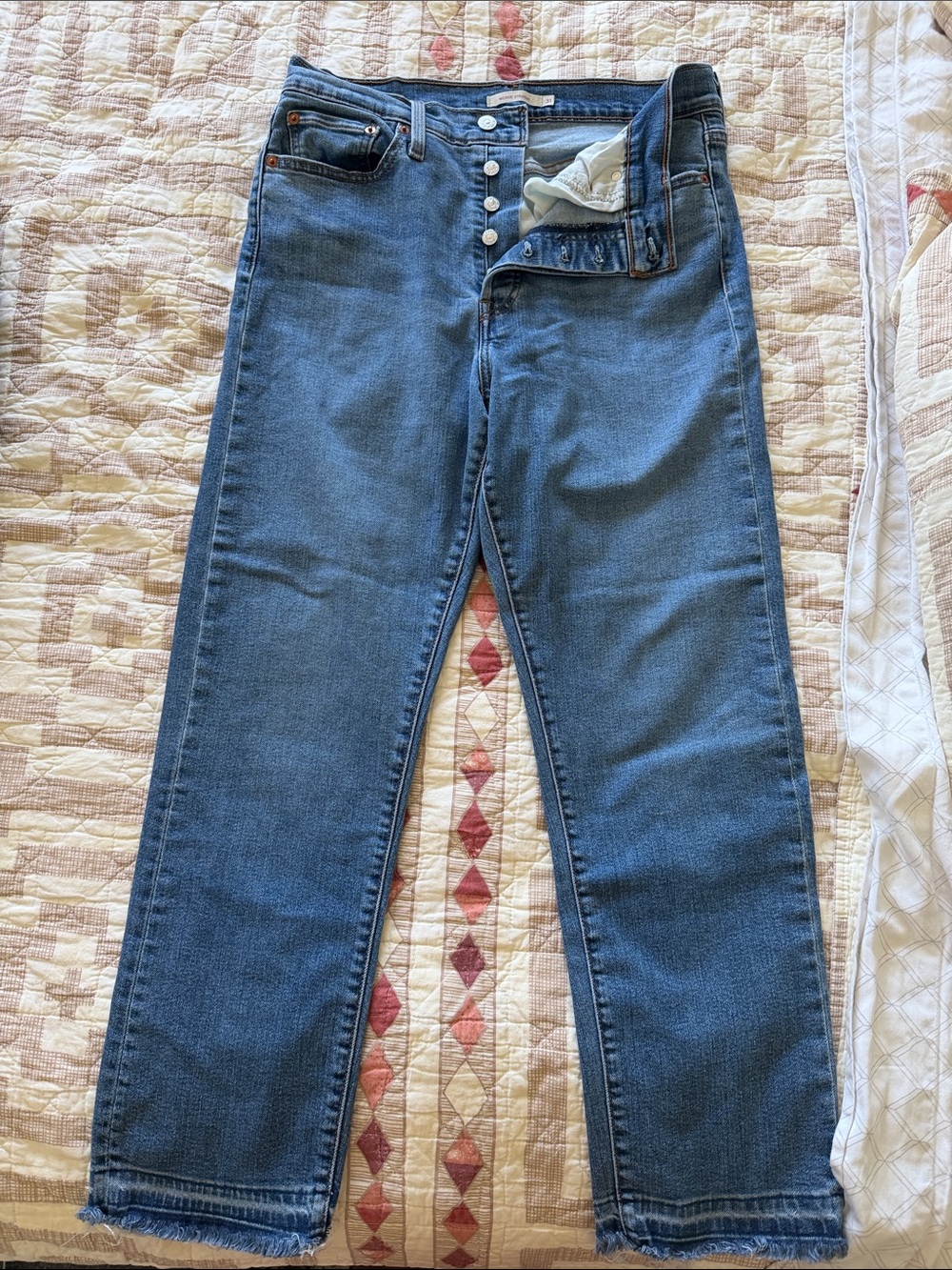 Levi's Straight Leg Women's Jeans in Medium Blue Denim